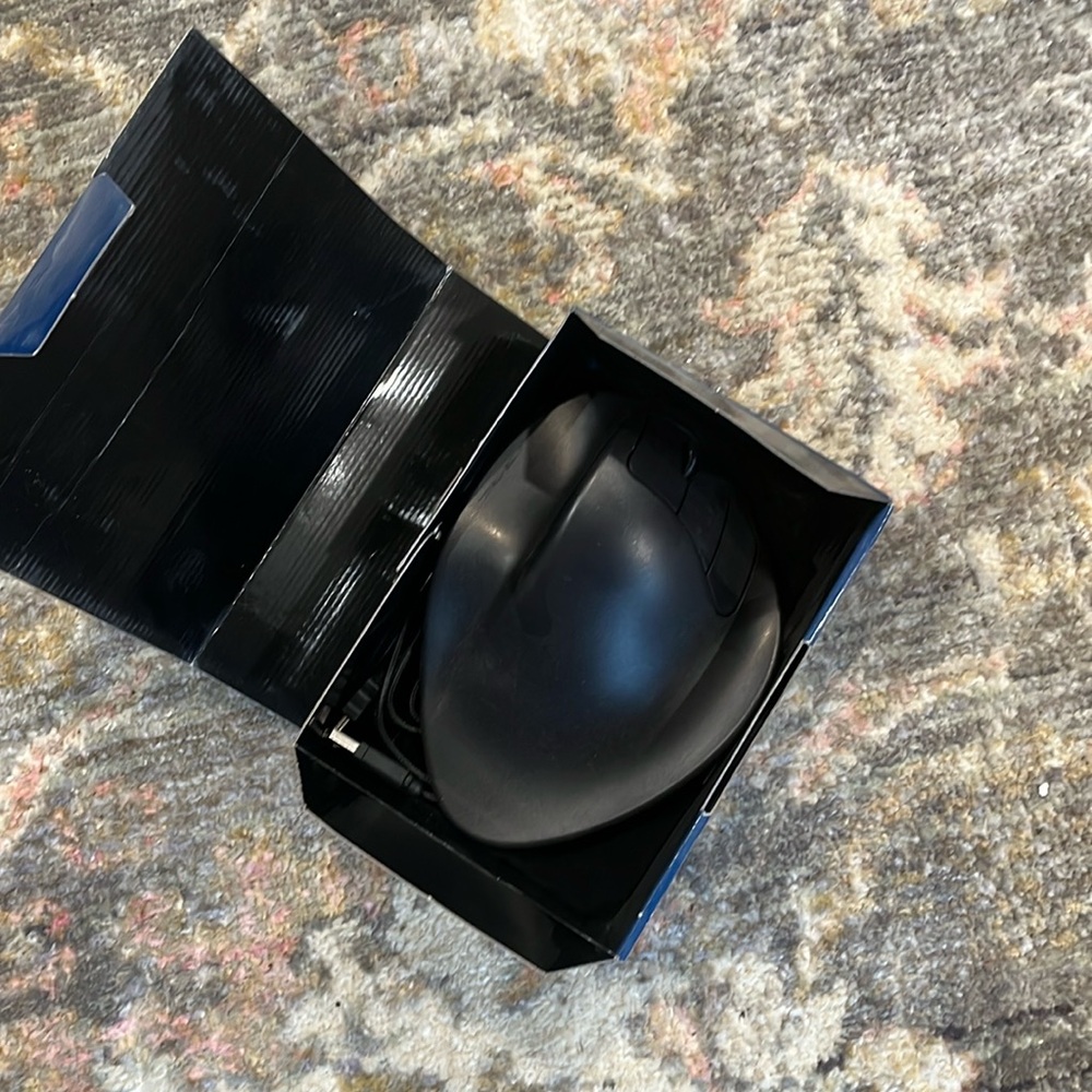 Handshoe ergonomic mouse right handed, wired, large, light click